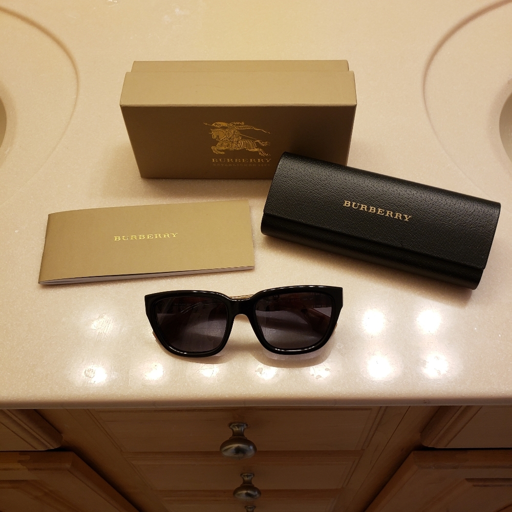 Burberry Sunglasses like new!